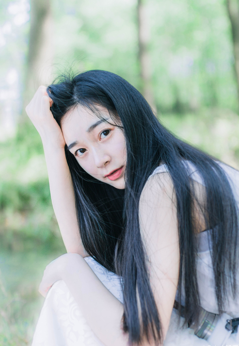 “是荆州的楼船。”一名将士认出了船上的旗帜，面色一沉：“快去通知吕将军！”